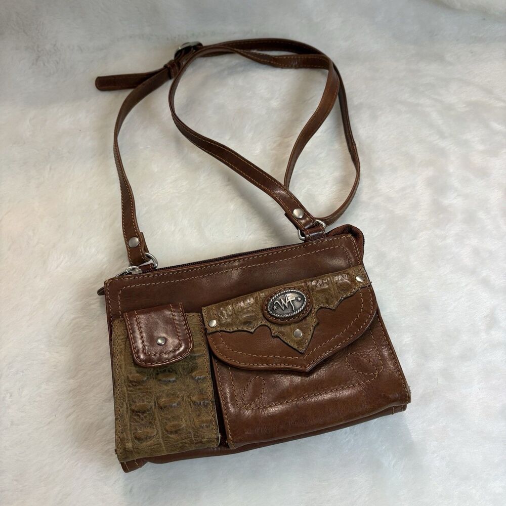 Western Trenditions Vintage Small Leather Wallet Purse Western Style